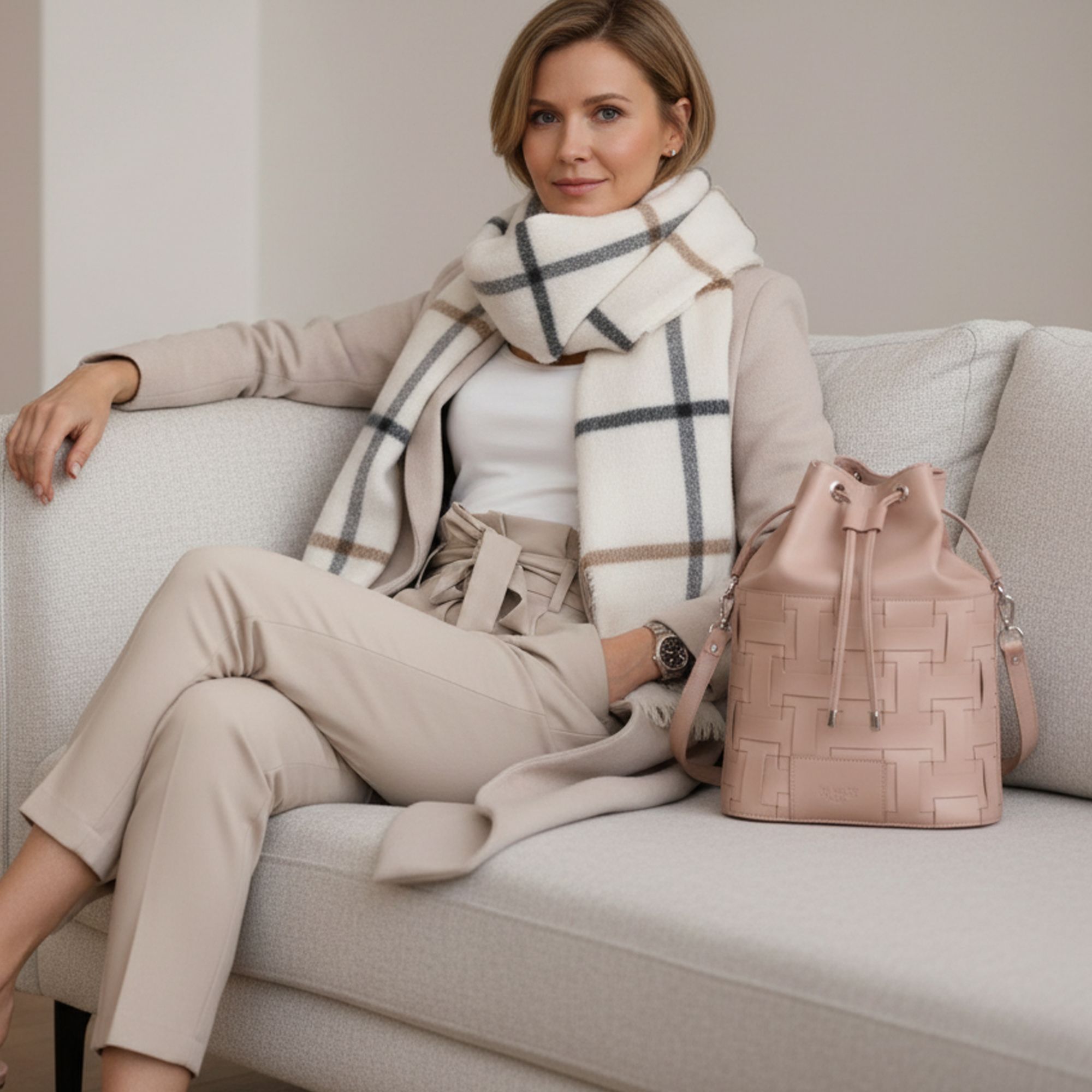 2102 M -  REMAKE  BUCKET BAG