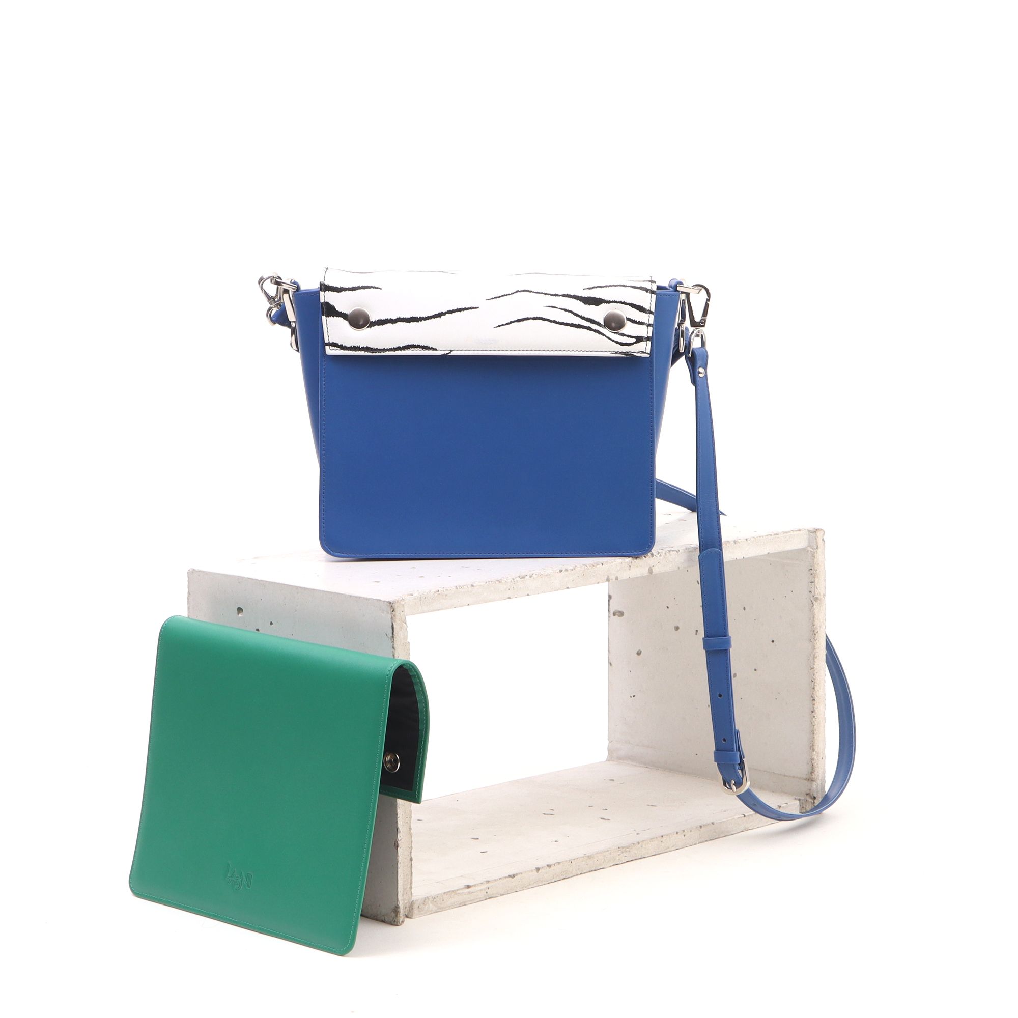 2065 2FVK - CSEREFEDELES TÁSKA - KÉZIFOGÓS, 2 FEDÉLLEL